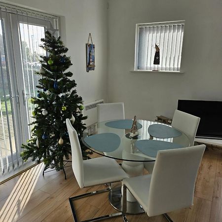 Coastal Apartment With Beach On Your Doorstep! Лланелли Экстерьер фото