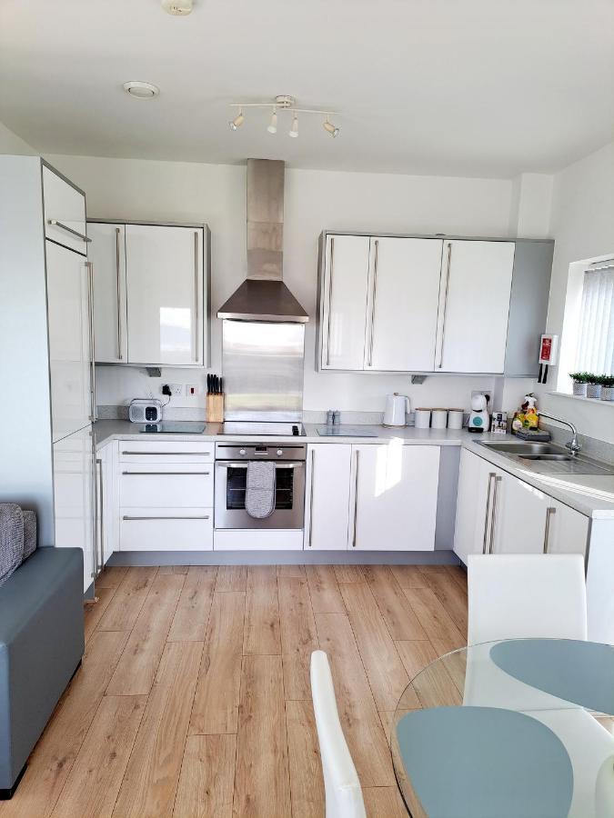 Coastal Apartment With Beach On Your Doorstep! Лланелли Экстерьер фото