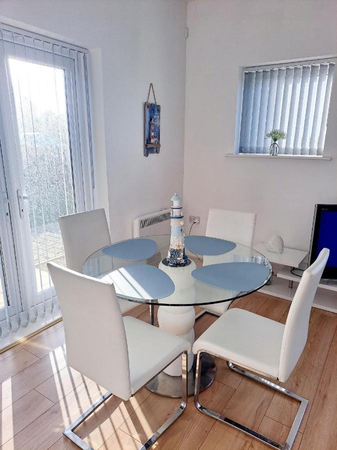 Coastal Apartment With Beach On Your Doorstep! Лланелли Экстерьер фото
