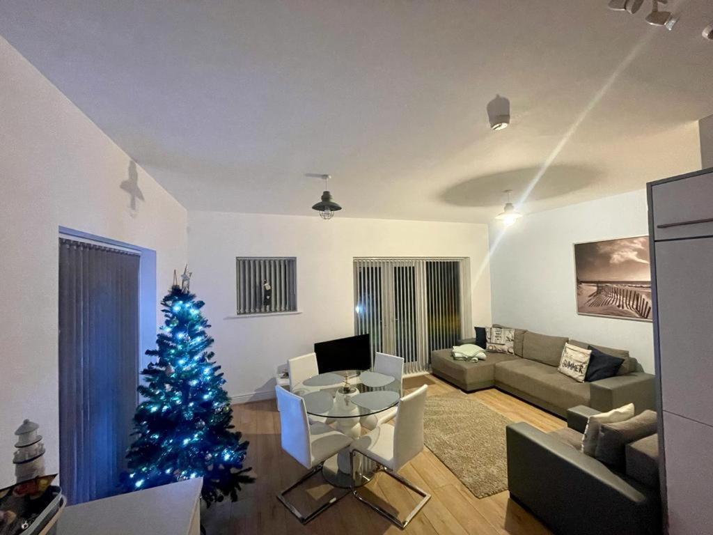 Coastal Apartment With Beach On Your Doorstep! Лланелли Экстерьер фото